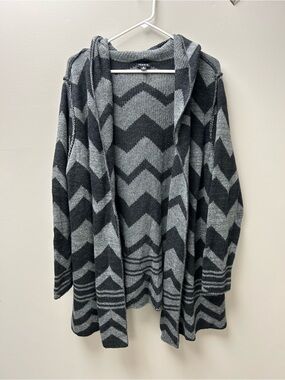 Torrid Women’s Black and Grey‎ Chevron Print Hooded Cardigan Sweater